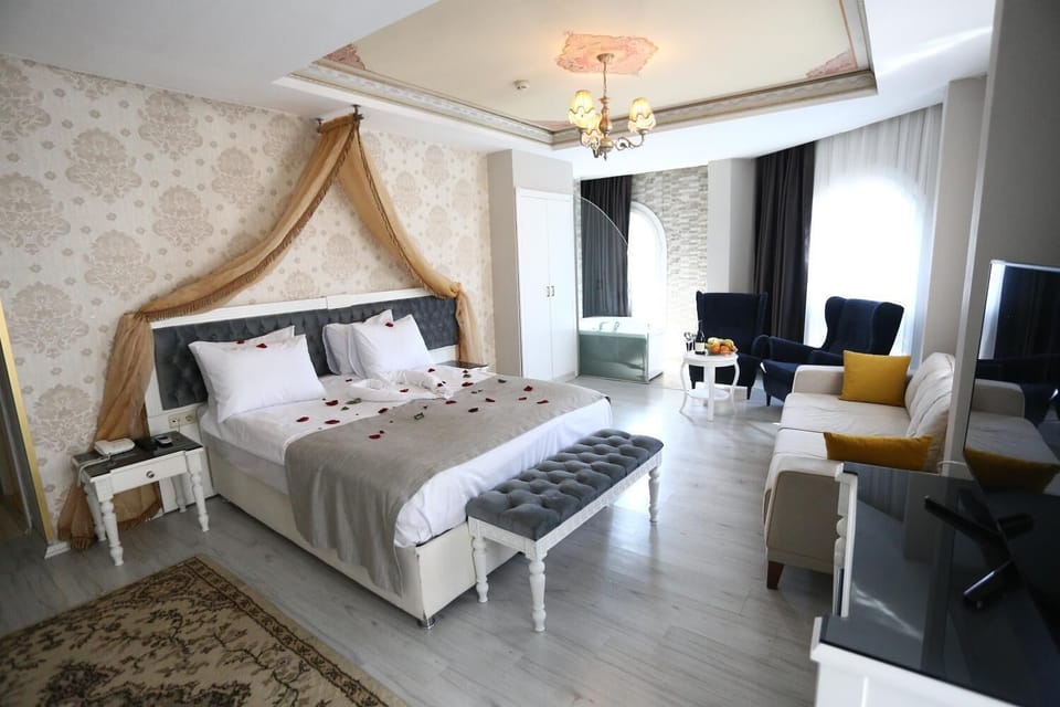 Deluxe Double Room, Sea View | Premium bedding, free minibar, in-room safe, individually decorated