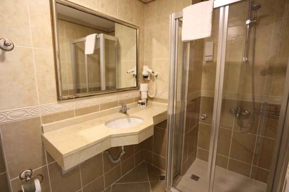 Rainfall showerhead, free toiletries, hair dryer, slippers