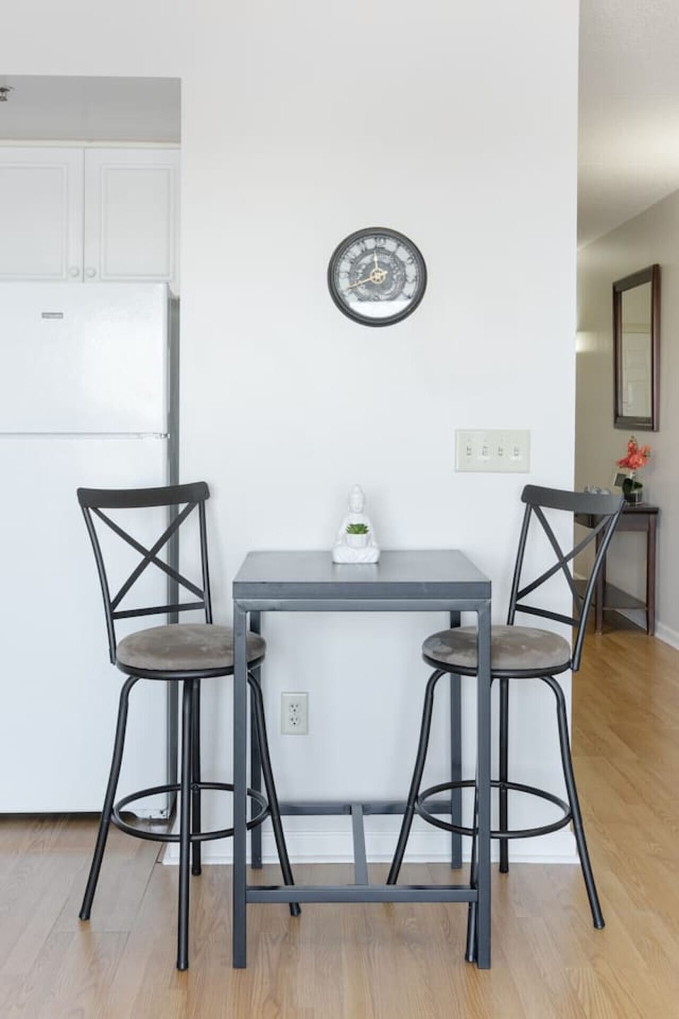 [Dining Area]  Table for two