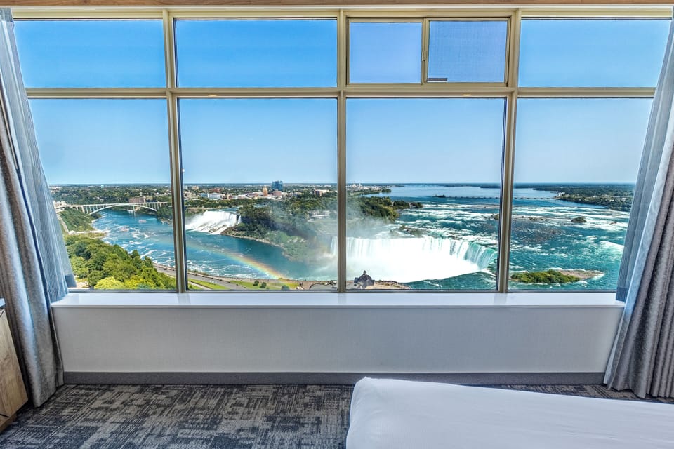 Premium Full Fallsview Room | Desk, laptop workspace, free WiFi, bed sheets