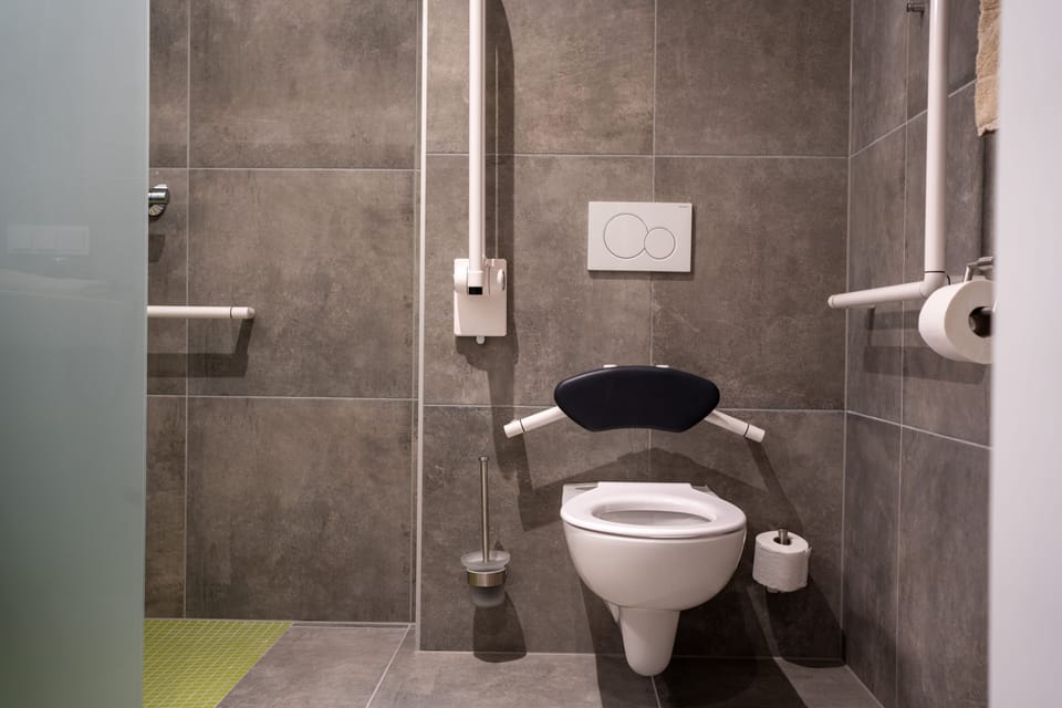 Double Room, Accessible | Bathroom | Shower, hair dryer, heated floors (bathroom), towels
