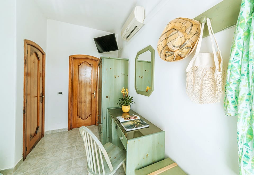 Single Room, Sea View | In-room safe, desk, blackout drapes, free WiFi