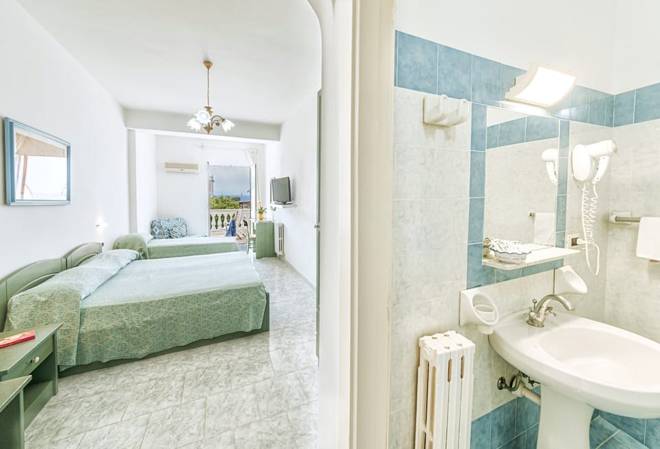 Triple Room, Sea View | In-room safe, desk, blackout drapes, free WiFi