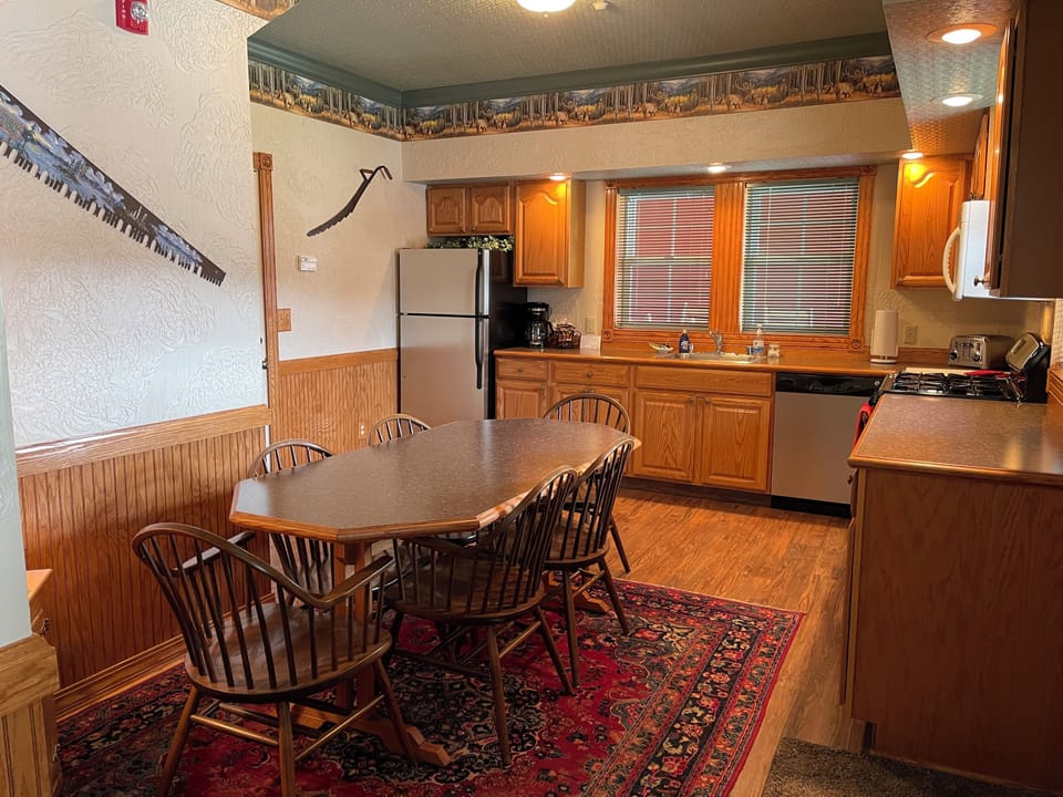 Apartment | Private kitchen | Coffee/tea maker, full-size fridge, cookware/dishes/utensils