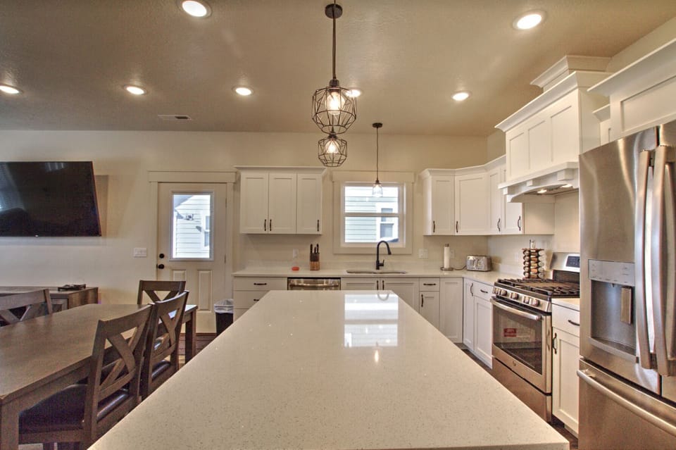 Kitchen. Fully stocked with all basic cookware