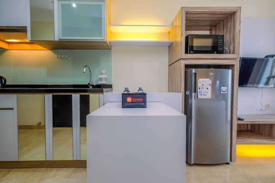 Room | Private kitchenette | Fridge, stovetop, cookware/dishes/utensils