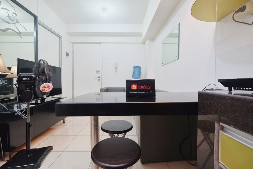 Room | Private kitchenette | Fridge, stovetop, cookware/dishes/utensils