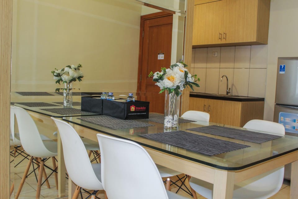 Room | In-room dining