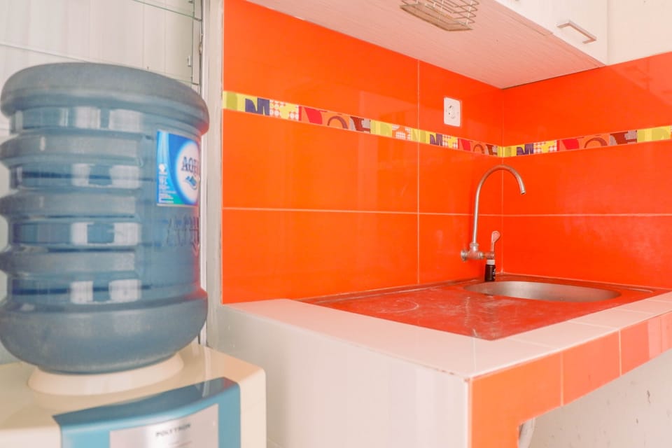 Room | Private kitchenette | Fridge, stovetop, cookware/dishes/utensils
