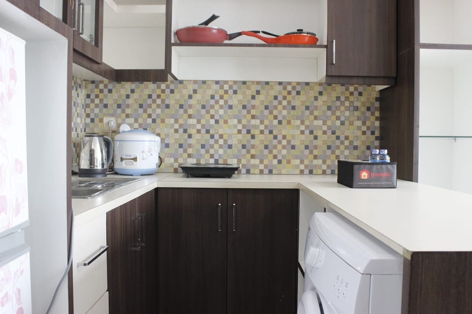Room | Private kitchenette | Fridge, stovetop, dishwasher, electric kettle