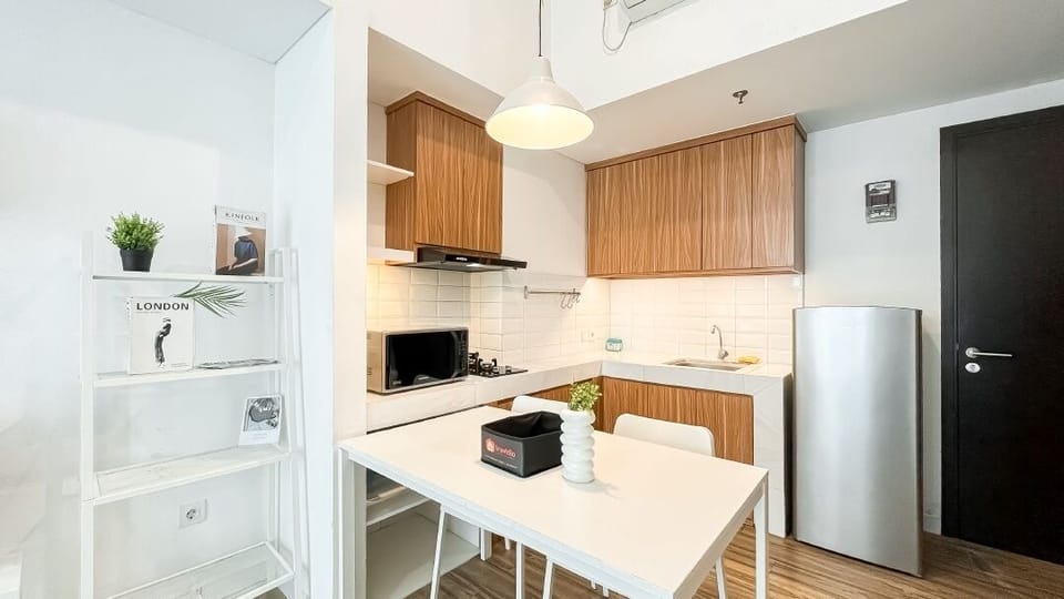 Room | Private kitchen | Fridge, stovetop, cookware/dishes/utensils