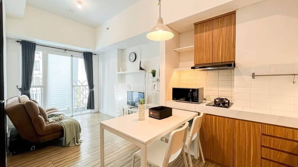 Room | Private kitchen | Fridge, stovetop, cookware/dishes/utensils