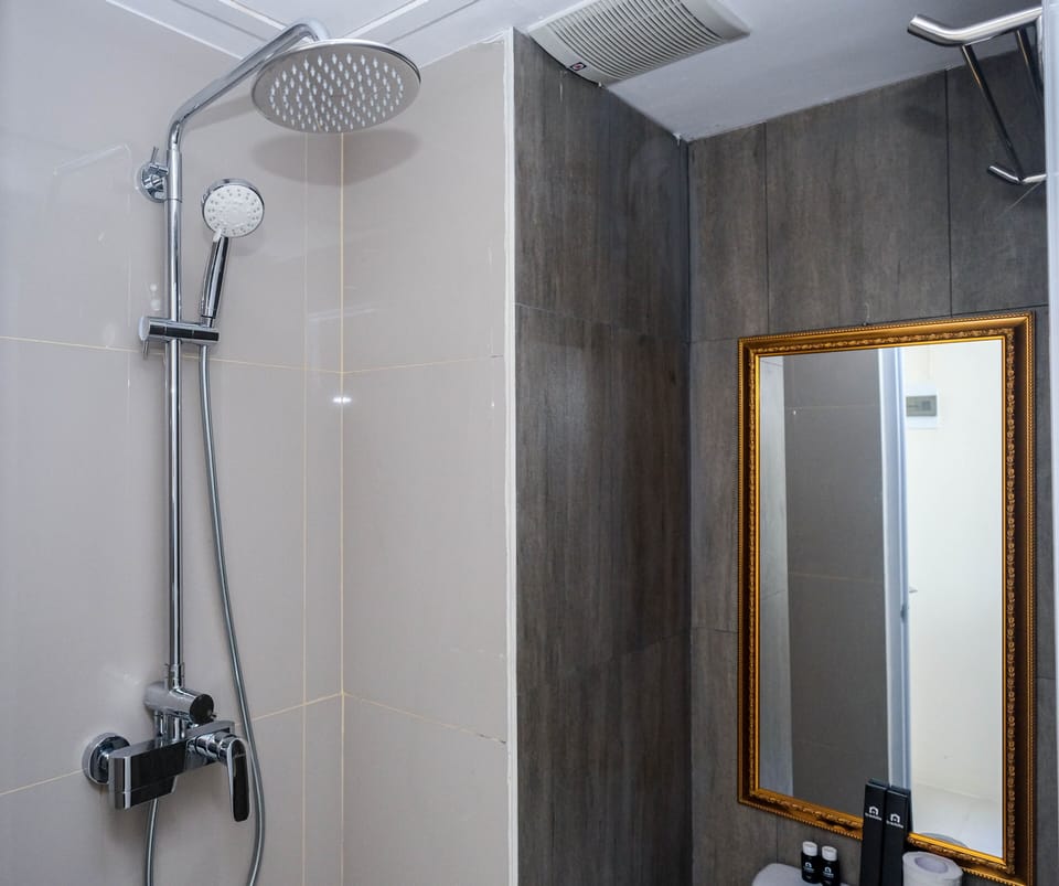 Room | Bathroom | Shower, towels