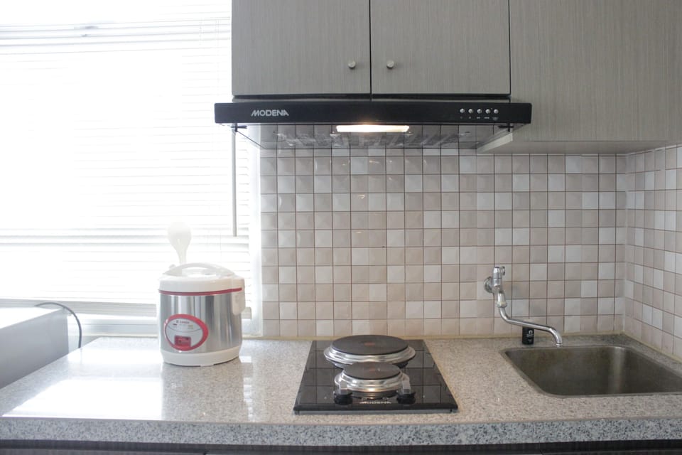 Room | Private kitchenette | Fridge, stovetop, cookware/dishes/utensils