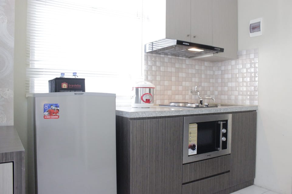 Room | Private kitchenette | Fridge, stovetop, cookware/dishes/utensils
