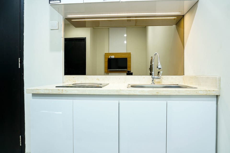 Room | Private kitchenette | Fridge, stovetop, cookware/dishes/utensils
