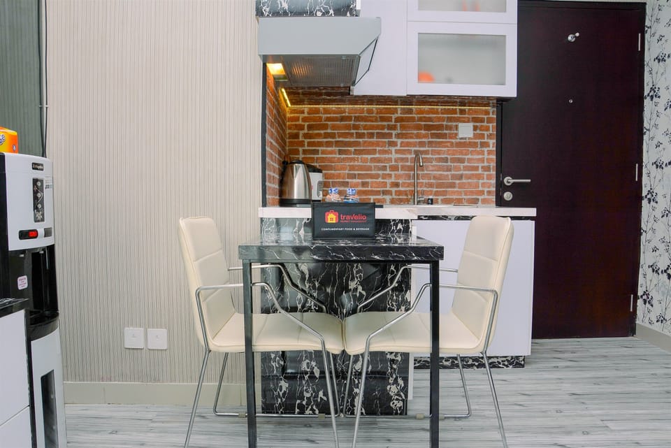 Room | In-room dining