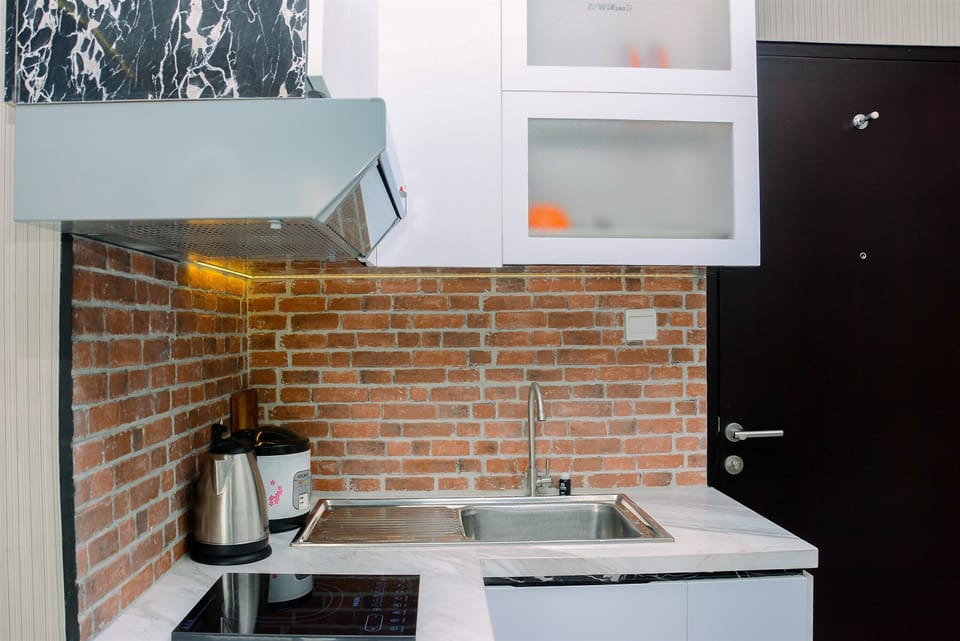 Room | Private kitchenette | Fridge, stovetop, cookware/dishes/utensils