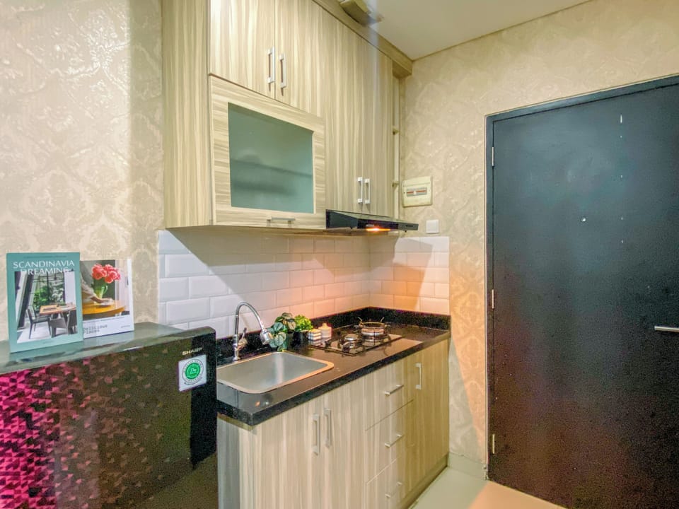 Room | Private kitchen | Fridge, stovetop, cookware/dishes/utensils