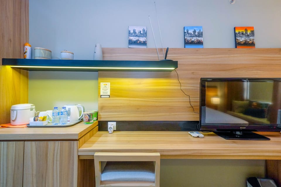 Room | Private kitchenette | Fridge, microwave