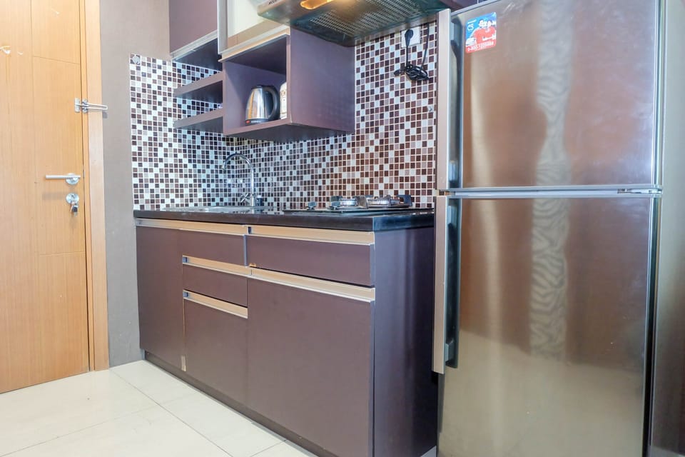 Room | Private kitchenette | Fridge, stovetop, cookware/dishes/utensils