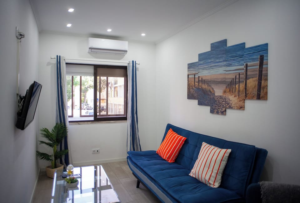 Relax in style with vibrant decor, large windows and a stunning view of Almada
