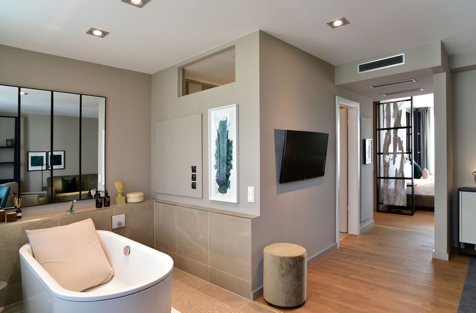 Executive Suite, 1 King Bed, City View | Living area | 43-inch flat-screen TV with digital channels, TV