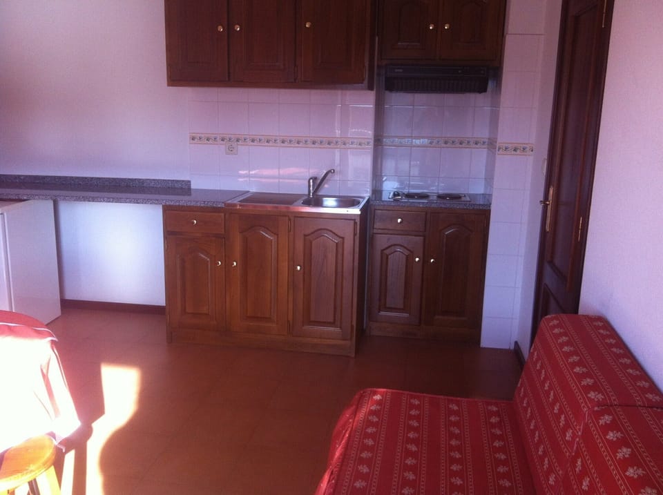 Comfort Room, Non Smoking, Mountain View | Private kitchen