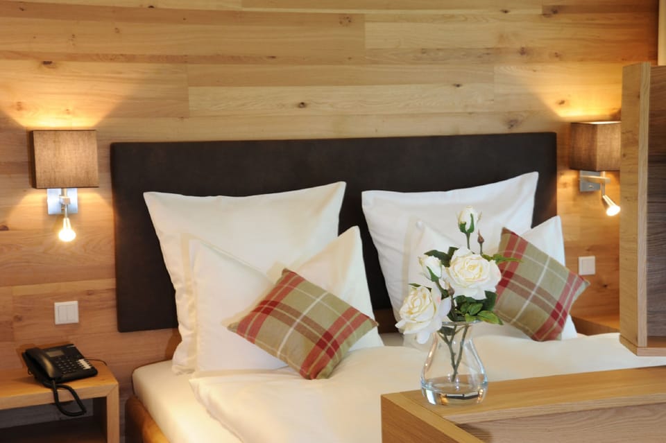 Basic Double Room | Minibar, desk, WiFi (free), bed sheets