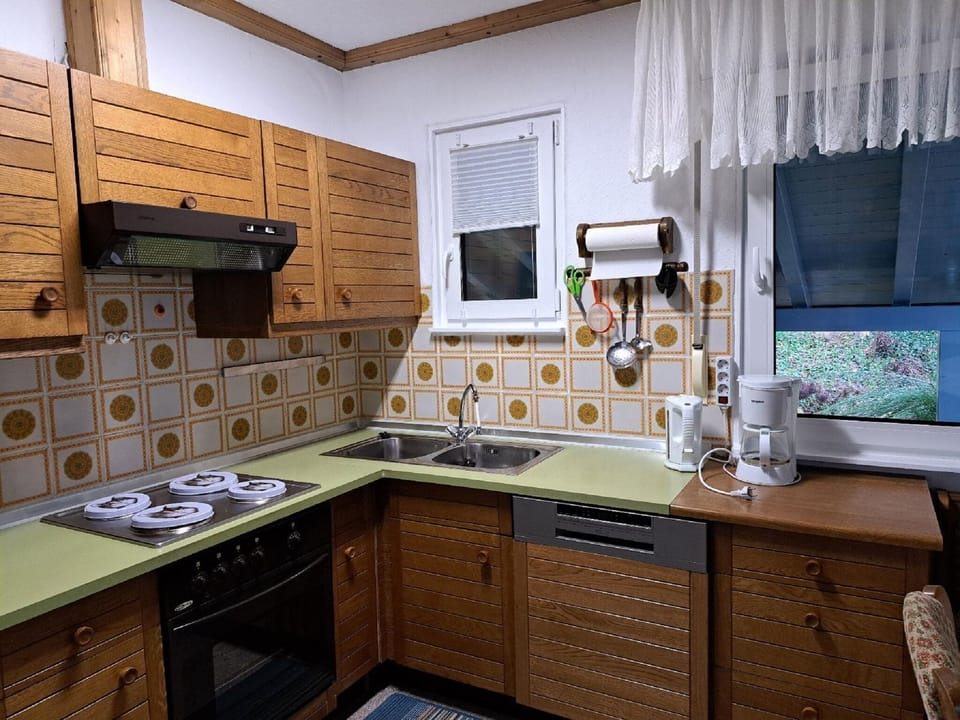 Apartment, 2 Bedrooms | Private kitchen | Fridge, microwave, oven, stovetop
