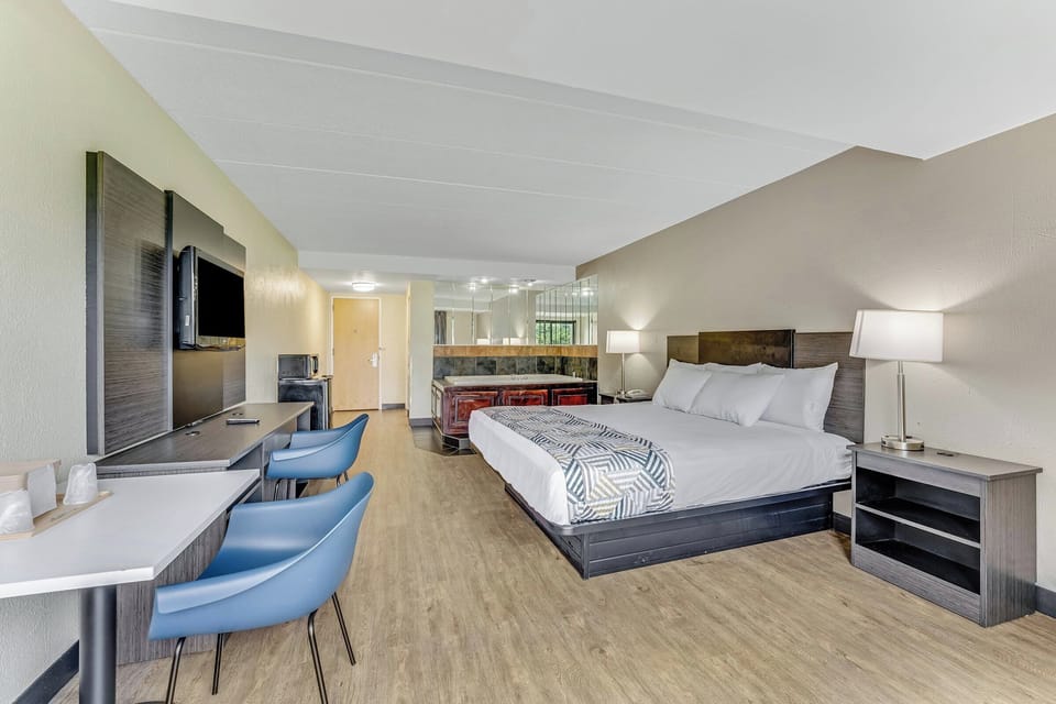 Desk, iron/ironing board, WiFi (free), bed sheets