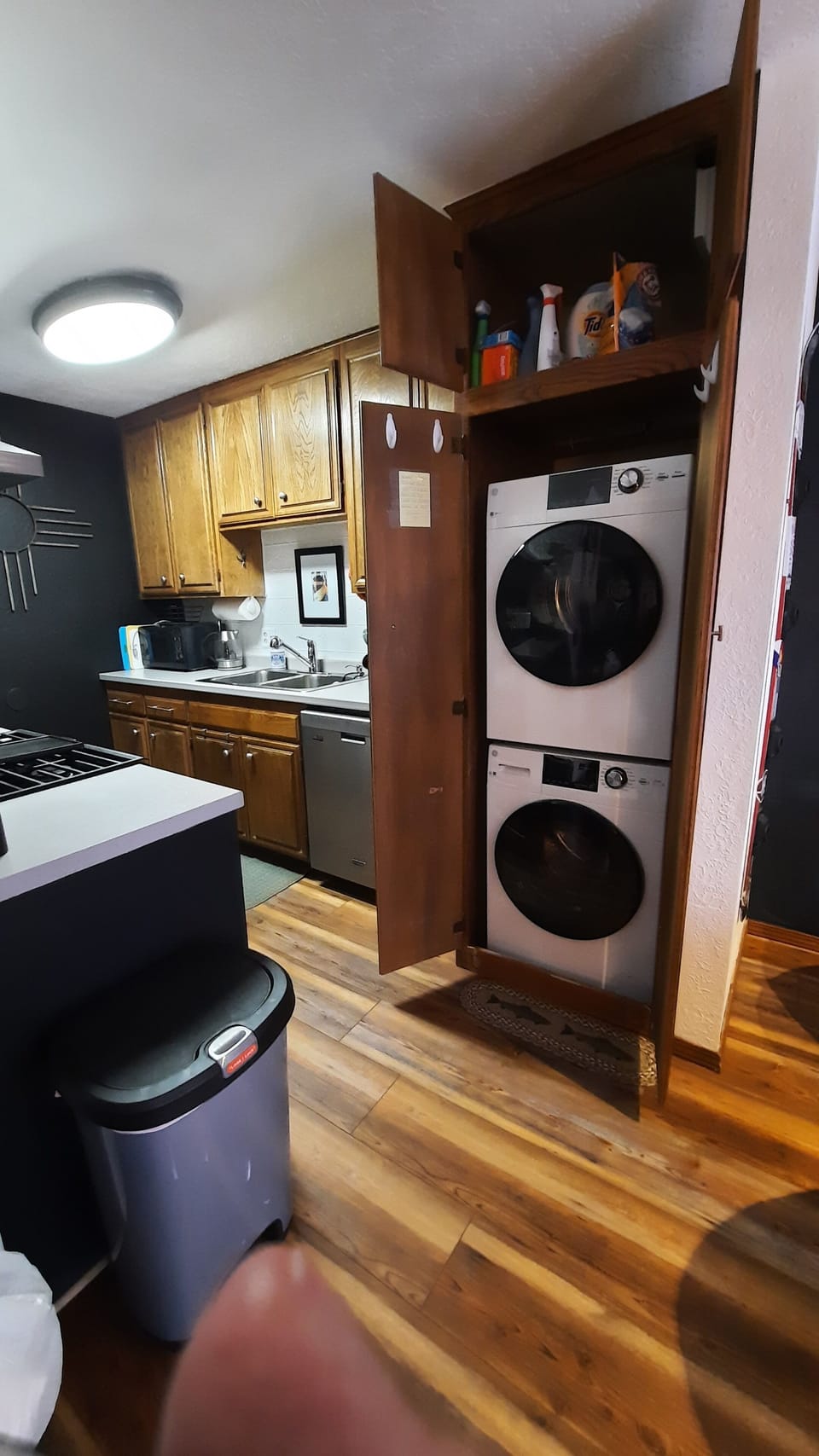 New stackable washer and dryer with complimentary wash tabs and softener sheets