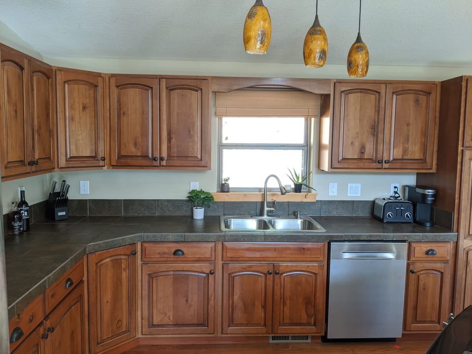 Well appointed kitchen provides everything you need!