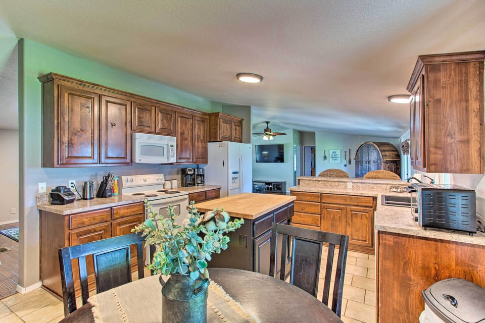 Kitchen | Drip & Keurig Coffee Makers | Cooking Basics | Knife Set | Blender