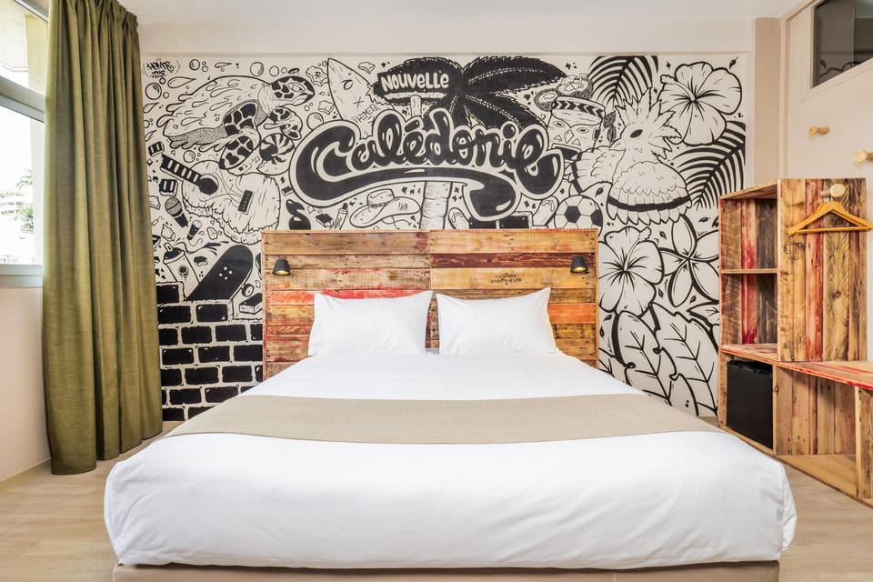 Premium bedding, in-room safe, desk, laptop workspace
