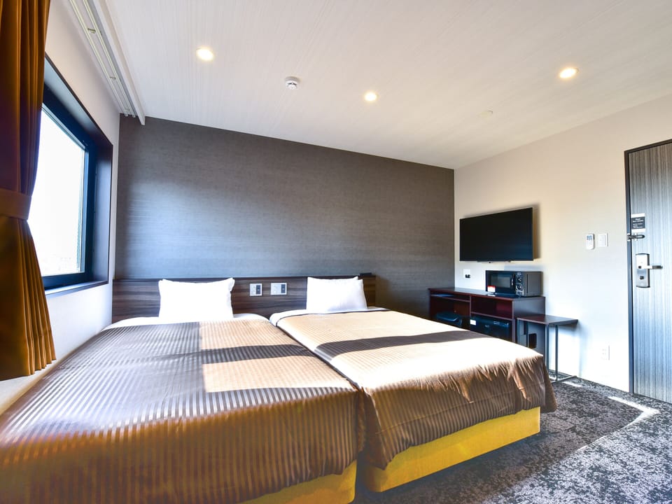 Premium Twin Room, 2 Bedrooms, Non Smoking | Desk, free WiFi, bed sheets