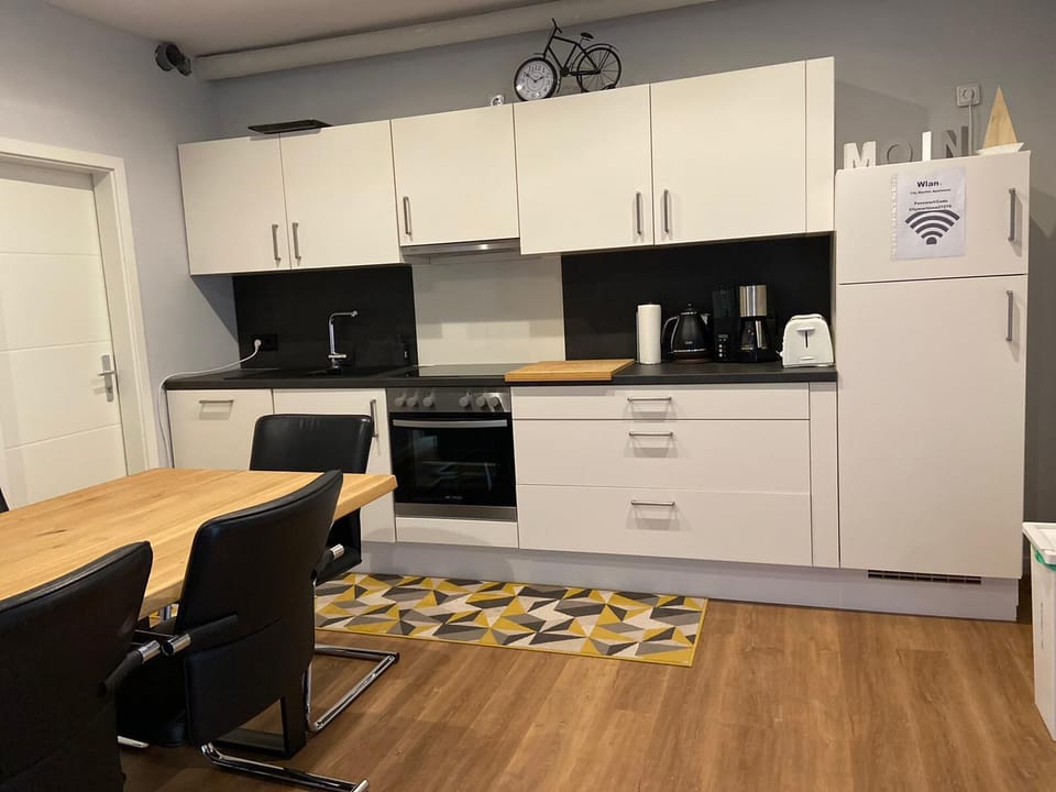 Comfort Apartment | Private kitchen | Fridge, oven, stovetop, coffee/tea maker
