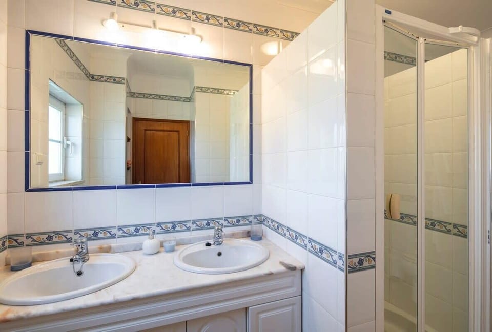 En-suite Bathroom (2nd bedroom)