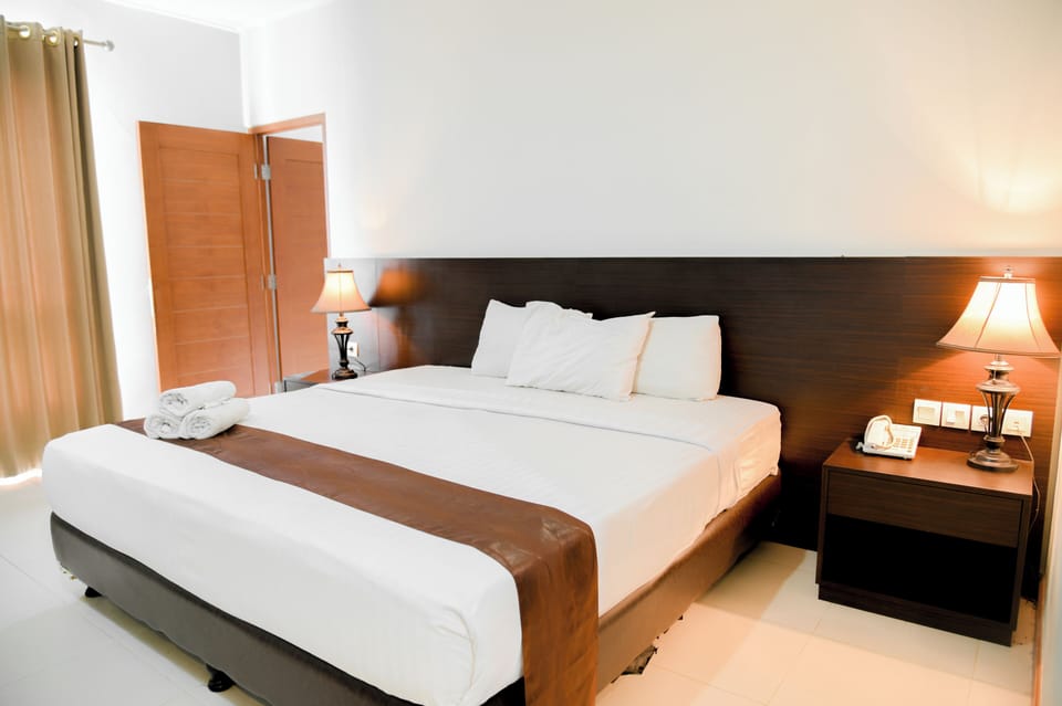 Suite Room | Premium bedding, in-room safe, desk, laptop workspace