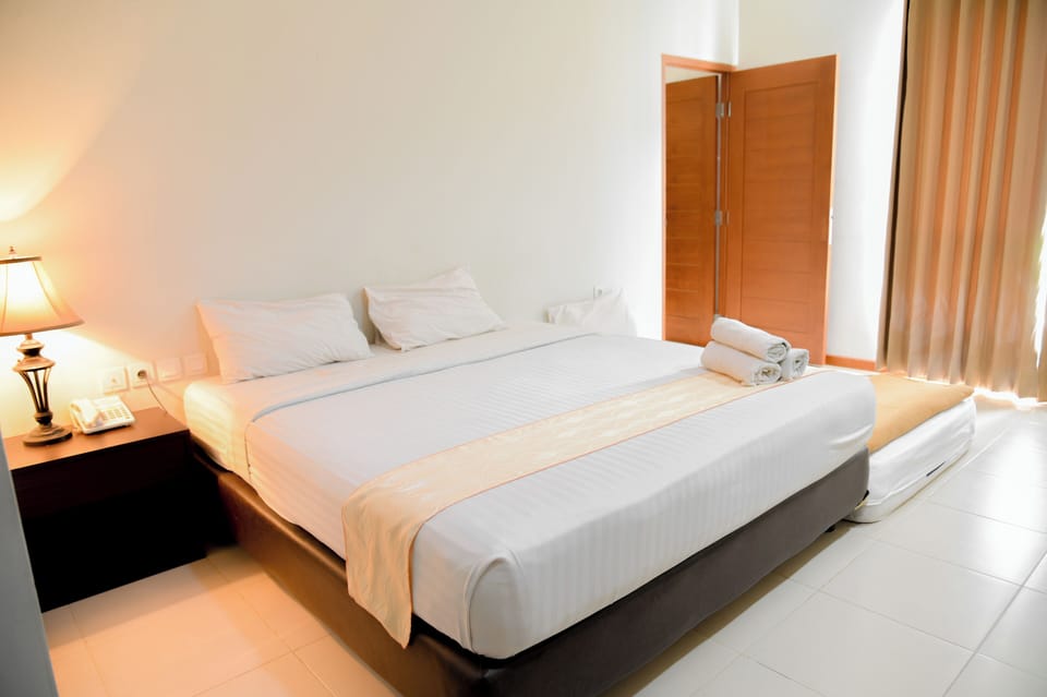 Suite Room | Premium bedding, in-room safe, desk, laptop workspace