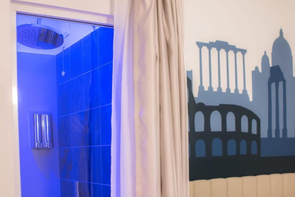 Superior Quadruple Room | Bathroom shower