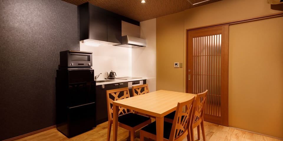 Private Vacation Home, Non Smoking | Dining room