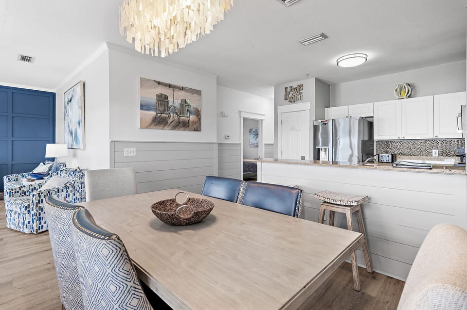 Seating for six at the dining table