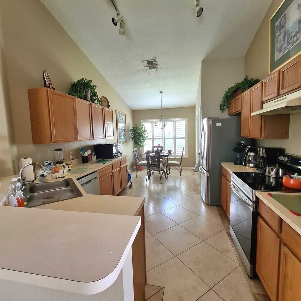 Fully stocked Kitchen with new appliances