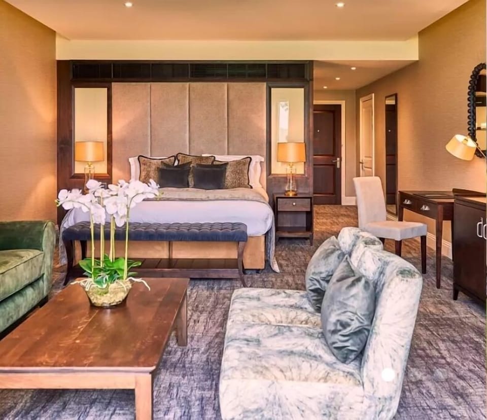 Superior King with Balcony | Egyptian cotton sheets, premium bedding, in-room safe