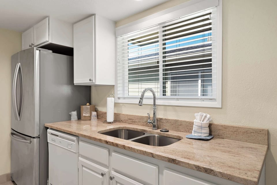 Standard House, 1 Twin Bed, Non Smoking, Kitchen (Living Room;No Pets, Full Kitchen) | Private kitchen | Fridge, microwave, coffee/tea maker