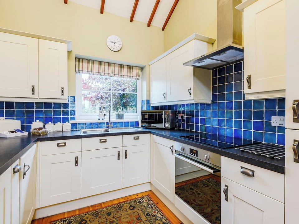 Kitchen | Ysgubor - Rhyddallt Ganol Cottages, Caethro, near Caernarfon