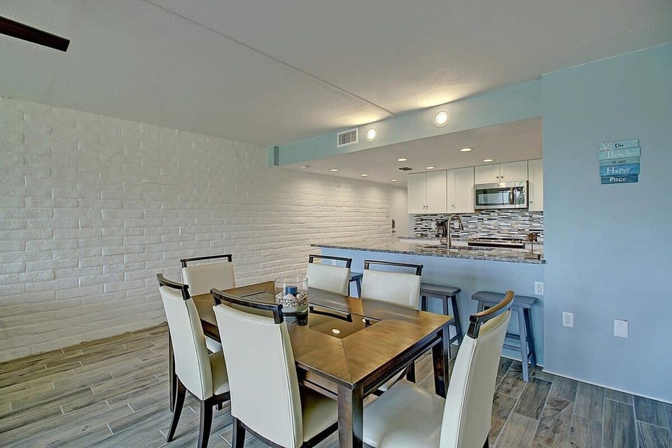 Dining table seats 6