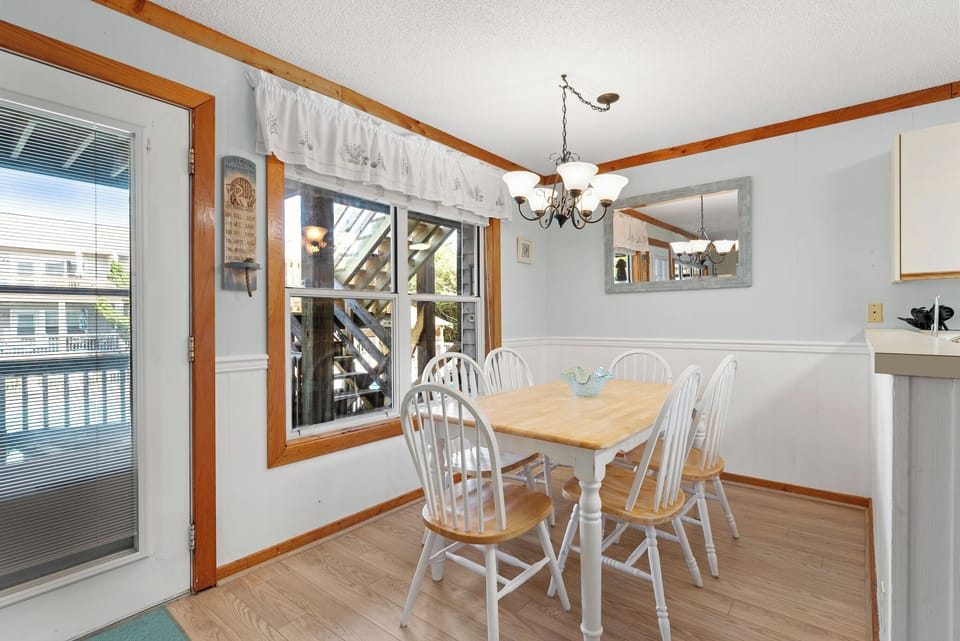 IS7A: Siren Song l Dining Area