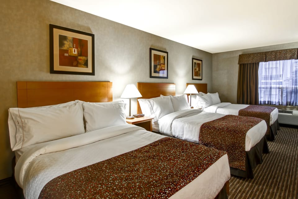 Room, Multiple Beds | Hypo-allergenic bedding available, in-room safe, desk